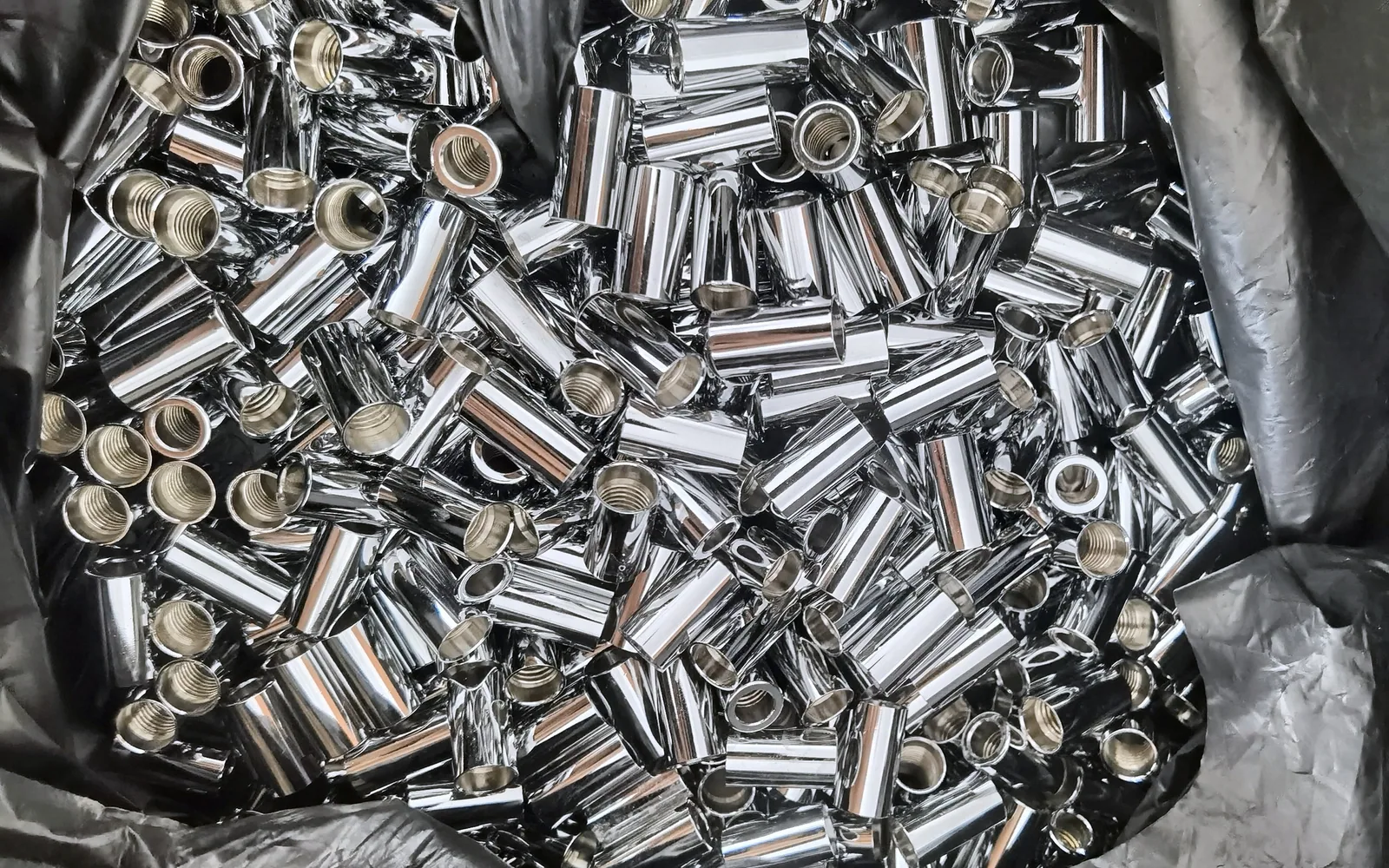 Batch of polished metal connectors and sleeves